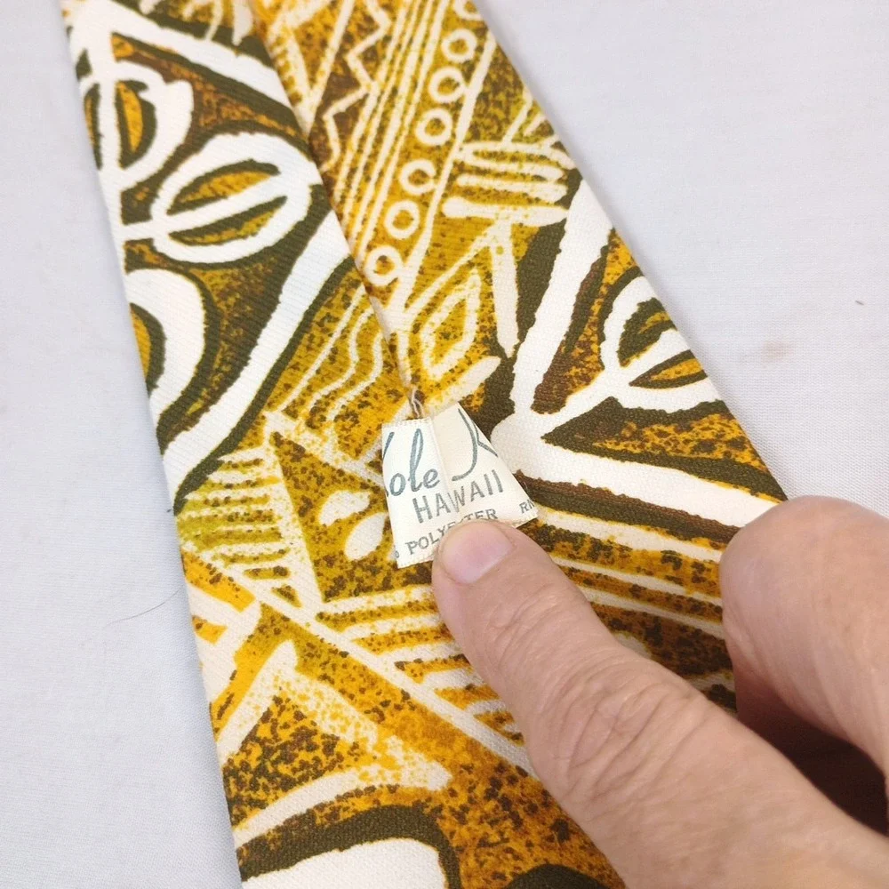 Vintage Kole Kole Hawaii Neck Tie Polyester Tropical Yellow Geometric 53.5